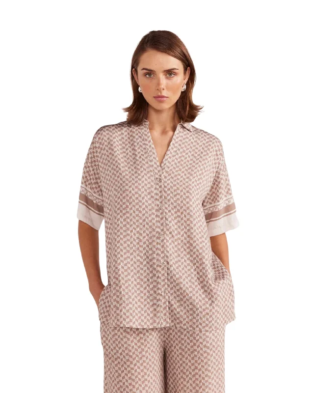Soleil Resort Shirt-- Front Pockets Side Pockets Patch Pockets