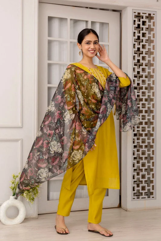 Malishka Women's Viscose Yoke Design Solid Straight Kurta Pant With Dupatta Relaxed High-Waist Trousers