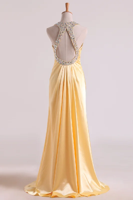 Shining Evening Dresses Halter Beading/Sequins Sheath Floor Length