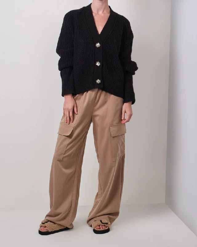 Moscow Cardigan - Black Welt Pockets Slit Pockets Flap Pockets